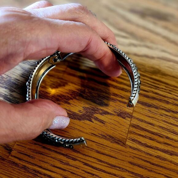 BRIGHTON "Crystal Rocks" Crystal and Silver Hinged Bracelet BOLD ACCESSORIES - Picture 6 of 10